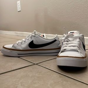 Nike Court Legacy (Women’s 9)